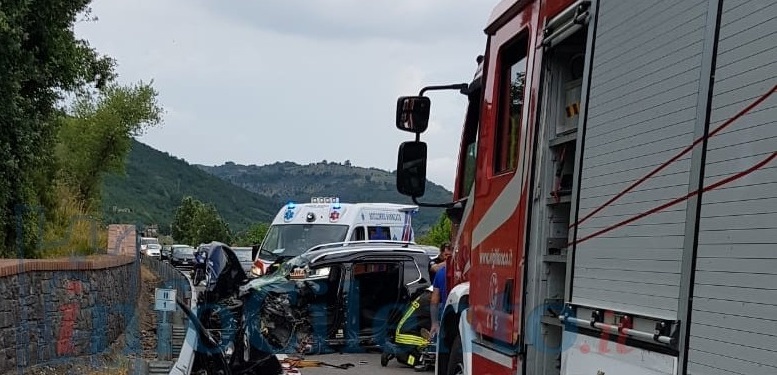 Scontro tra auto sulla Cilentana ad Agropoli, tre feriti in ospedale