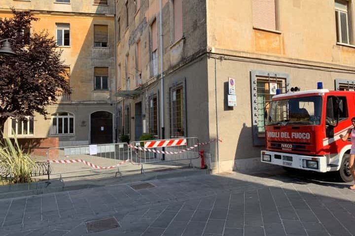Maiori, lo Stella Maris fa paura: interdetta l’area con persone bloccate negli uffici