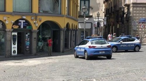 Scippo a Portanova, caccia al rapinatore Scippo a Portanova, caccia al rapinatore