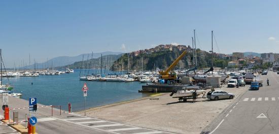 Agropoli, rubato nel porto gommone dal valore di 30mila euro