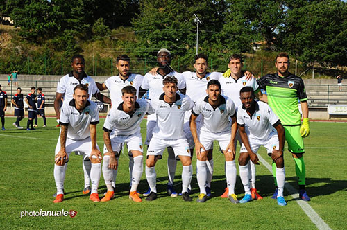 Salernitana tra luci ed ombre: è caccia aperta agli esterni