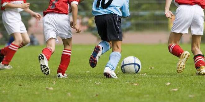 Salerno, baby calciatori: pizzo e tratta dei piedi buoni