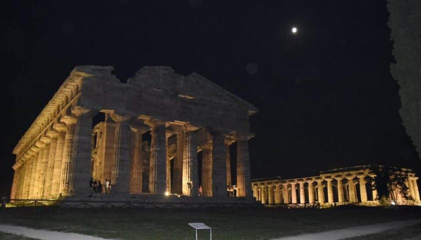 Campania By Night illumina le notti dell’Area Archeologica di Paestun con un ciclo di visite guidate gratuite