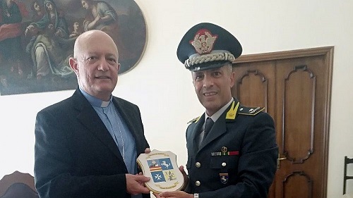 Salerno, il Comandante della Guardia di Finanza Petrucelli incontra l’Arcivescovo Monsignor Andrea Bellandi