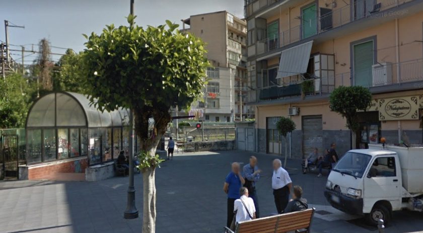 Nocera. Si ferma sui binari mentre il treno è in transito, paura in città