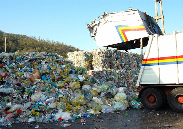 Italiani producono 489 kg di rifiuti l’anno, media Ue è 486