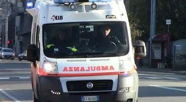 Medici in ferie, assalto al 118: «Ci chiamano anche per la febbre»