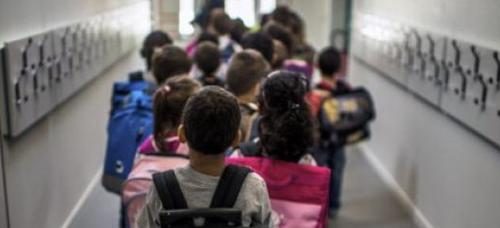 Caro libri e corredo scolastico, la spesa per uno studente fino a 1300 euro. Il Codacons: detrarre queste spese Caro libri e corredo scolastico, la spesa per uno studente fino a 1300 euro. Il Codacons: detrarre queste spese