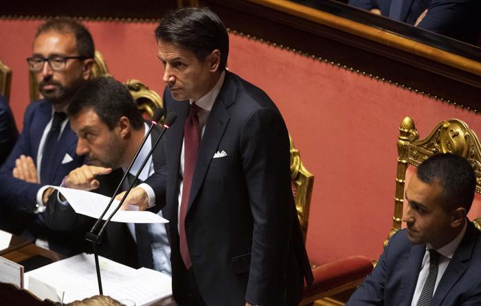 Conte al Senato: “Al Colle per dimissioni”. Salvini: “Rifarei tutto quello che ho fatto”