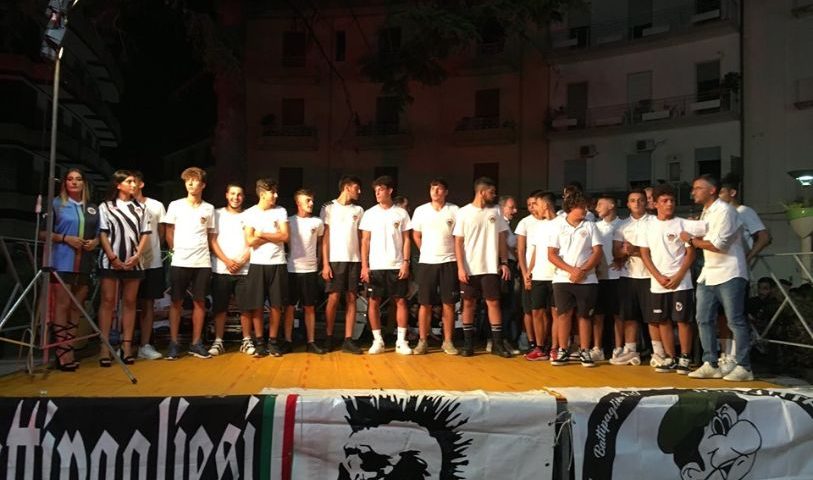 Battipagliese, presentazione in piazza Aldo Moro tra entusiasmo e tifo