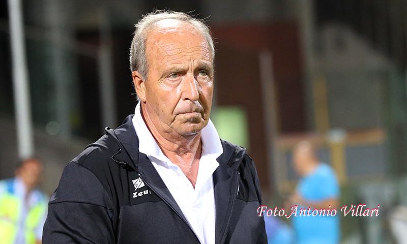 Salernitana, Ventura: “Non commento il risultato, infastidito dal finale di gara. Mercato? Ci manca ancora qualcosa”