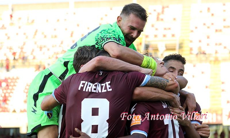 La Salernitana pensa in grande, novanta minuti per volare in vetta alla classifica