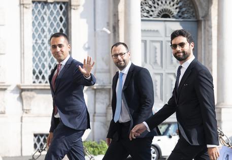 Le consultazioni al Quirinale. Di Maio: ‘Non lasciamo la nave affondare’ Zingaretti: ‘Governo di svolta o il voto’