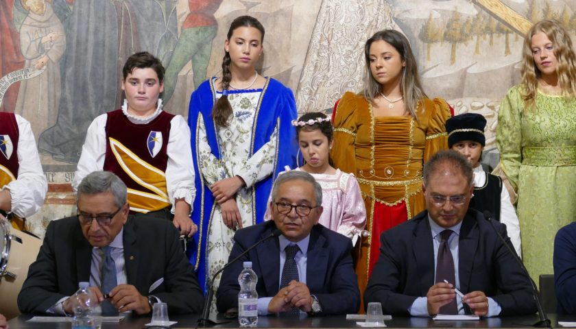 A TEGGIANO AL VIA UNA FESTA MAI VISTA PRIMA PER LA “SUA” PRINCIPESSA COSTANZA