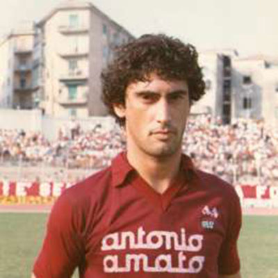 Lutto nel mondo dello sport, muore l’ex attaccante della Salernitana Marco Fracas