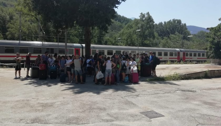 Treno bloccato per un guasto a Sicignano degli Alburni, viaggio da incubo per 270 passeggeri