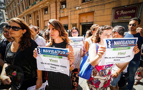 I navigator in piazza contro De Luca: “Vogliamo un contratto”