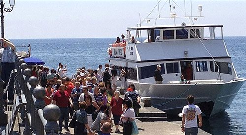 Salerno, boom di turisti agli imbarchi per le Vie del Mare