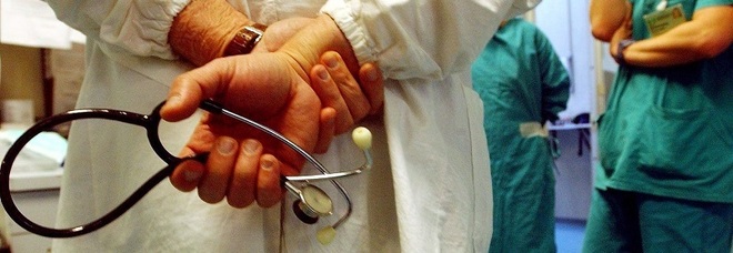 Medici e infermieri in sciopero contro la manovra del Governo, garantite le prestazioni d’urgenza