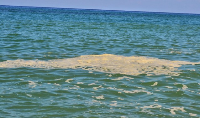 Mare di Salerno in pessimo stato, adesso anche il gasolio