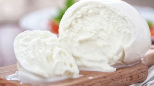 Mozzarella Dop: allarme aumento costi per la crisi in Iran. Possibili rialzi dei listini