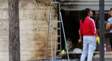 Incendio in un negozio a Eboli: indagano i carabinieri