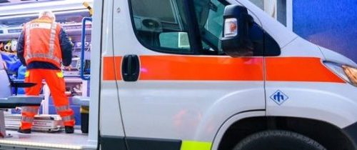 Simulano malore e rubano ambulanza a Castellabate
