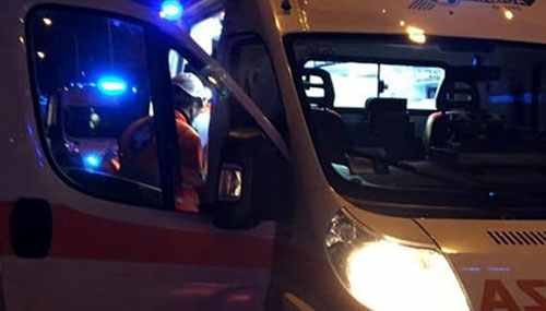 Auto finisce contro il guardrail a Roccadaspide, grave un 18enne