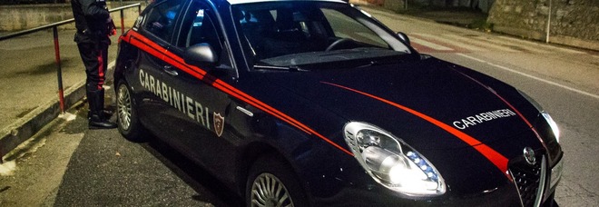 Non si fermano all’alt dei Carabinieri, inseguimento e sparatoria in località Campigliano