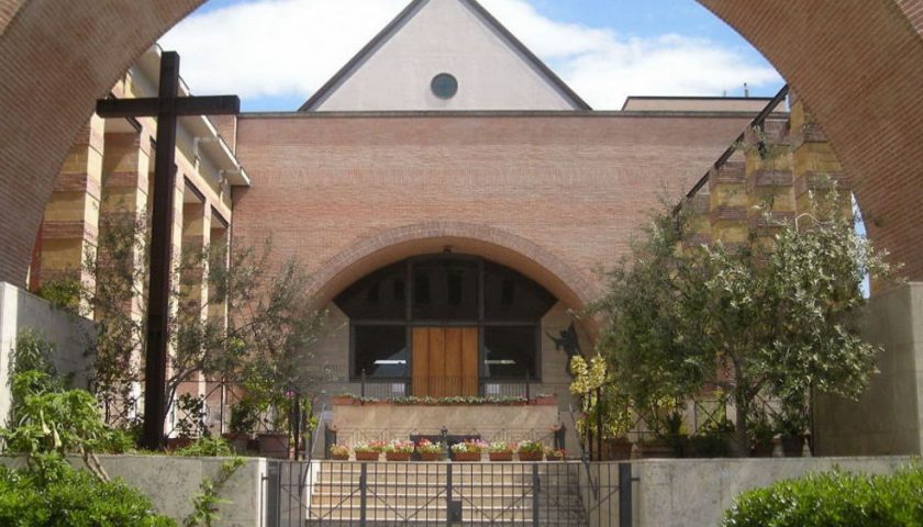L’ultimo saluto al Carabinieri suicida, il dolore di parenti ed amici