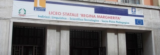 Prof derisa sul web, in classe psicologi e comunicatori