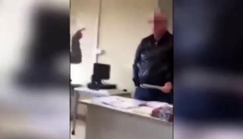 Deriso in classe, la scelta del prof: «Ora basta, lascio la cattedra»