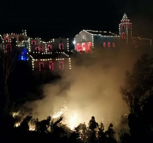 Ravello, borgo Torello in fiamme dopo spettacolo pirotecnico