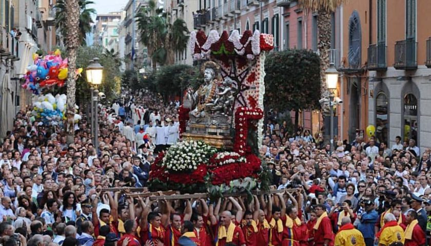 Variante Delta, in Campania stop alle processioni