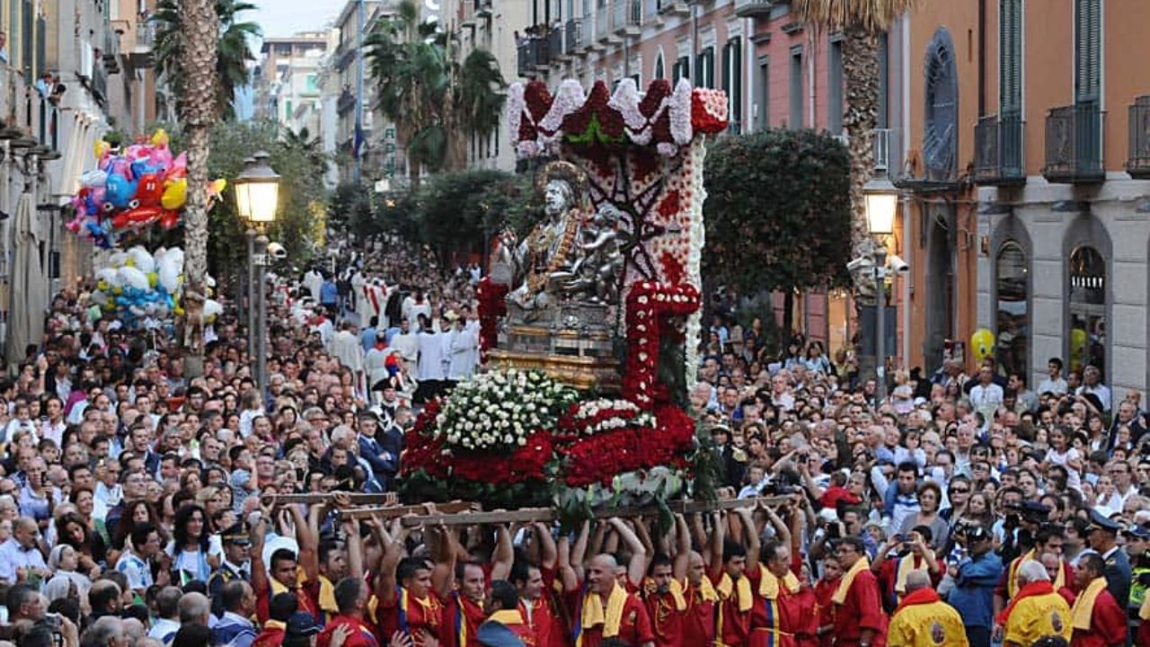 Salerno, il giorno di San Matteo: dalla Santa Messa alla processione e i fuochi a mare