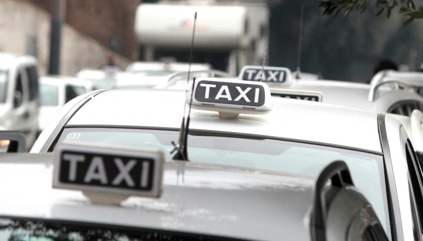 Licenze taxi a Salerno, ricorsi al Tar