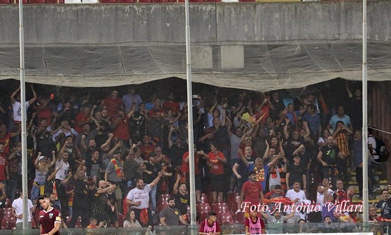 Danni nel settore ospiti dello stadio Arechi, sediolini e bagni vandalizzati dai tifosi sanniti