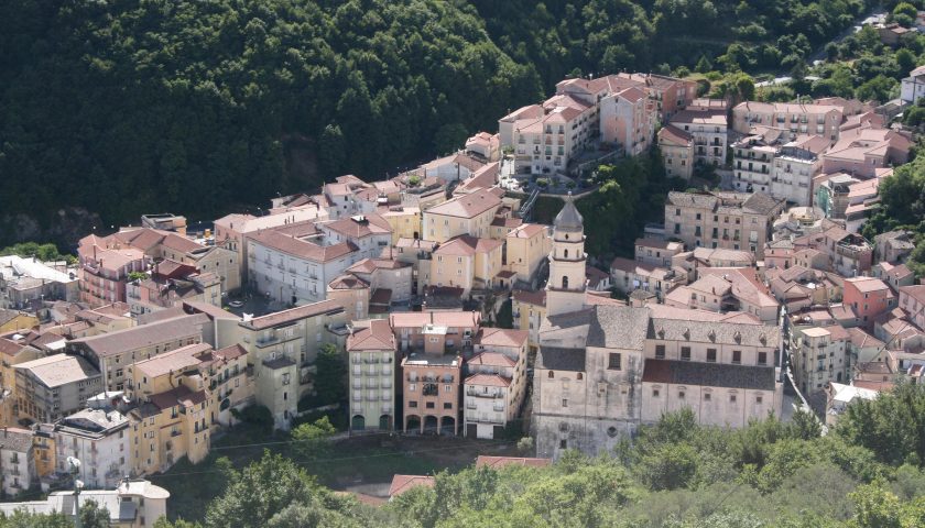 Campagna, acqua contaminata. Il sindaco: non bevetela