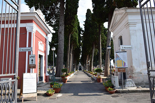 Rubano una statua sulla tomba di una ragazza nel salernitano