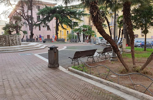 Nuovo blitz del Sindaco in Piazza San Francesco, ripulita l’area