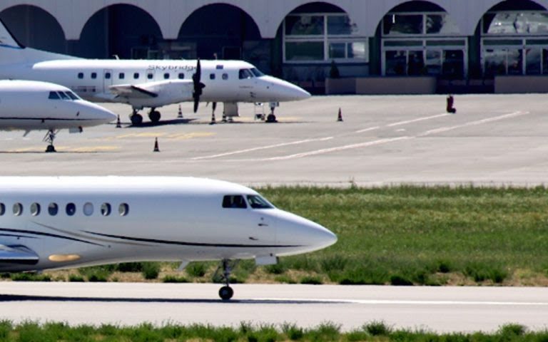 Aeroporto, atterra la pop star Madonna: festeggerà gli anni in Costiera Amalfitana