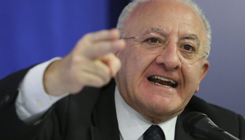 De Luca: “Taglio dei Parlamentari? Non è cambiato nulla, gli stipendi sono rimasti invariati”