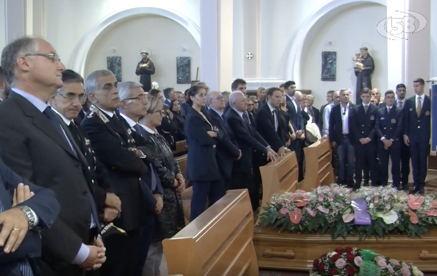 Funerali mamma De Luca: presente tanta gente, anche il Calcio Napoli e la Salernitana