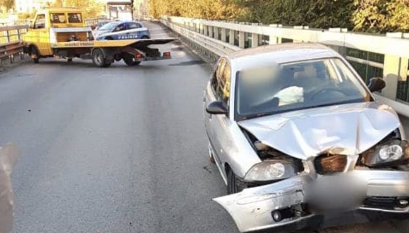 Fugge senza prestare soccorso dopo un incidente stradale: per un 55enne di Cava de’ Tirreni scatta la denuncia ed il ritiro di patente