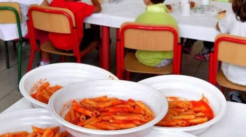 Mense scolastiche, è di 85 euro al mese la spesa media per le famiglie in Campania con aumento del 4%