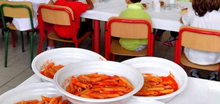 Mense scolastiche, è di 85 euro al mese la spesa media per le famiglie in Campania con aumento del 4%