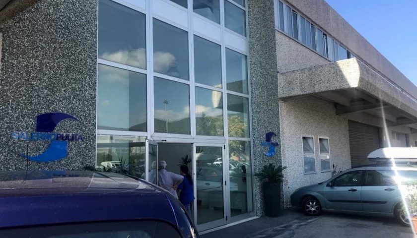 Salerno Pulita, presa di posizione della Fit Cisl: “Prima pulizia all’interno dell’azienda e poi per le strade della città”