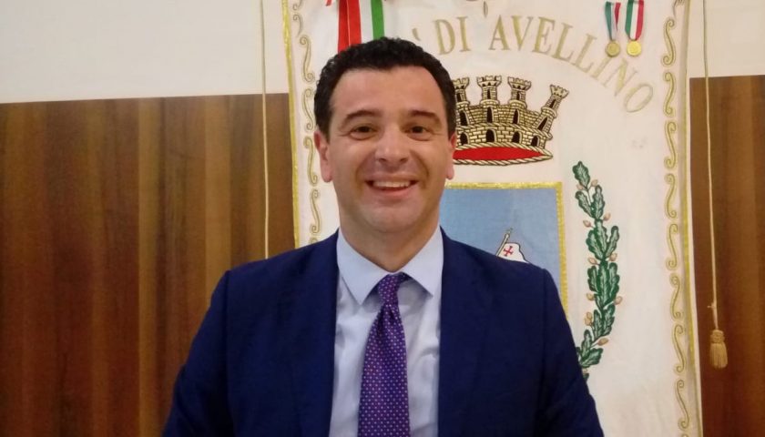 “A Natale oscureremo Salerno”: il sindaco di Avellino lancia la sfida