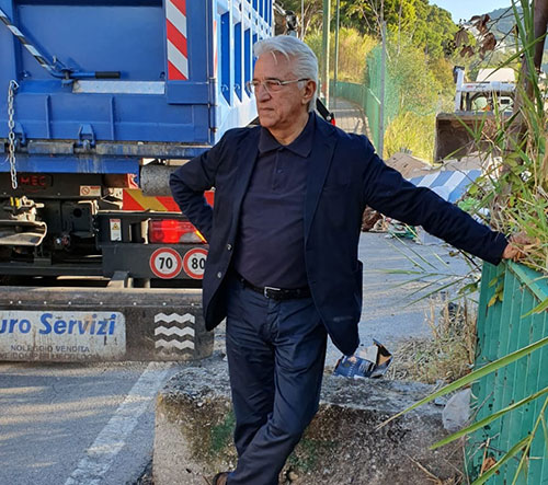 Rifiuti in via Belvedere, Salerno Pulita provvede alla bonifica