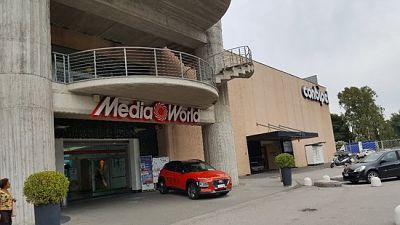 Tentato furto al Centro Commerciale Siniscalchi di Salerno: ladri in fuga